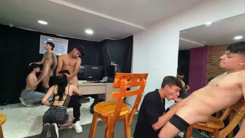 3 ragazzi 1 con la trans Marily Daniela e un gangbang di femboy – Gratis Porn TransFap
