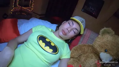 Bad Batgirl Mona Viene Mentre Si Fa Bareback Gratis XXX Porn – TransFap