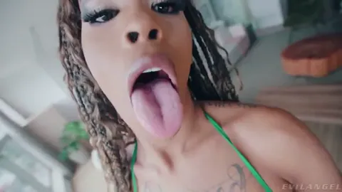Latina Fit Mia Bahianinha a Piedi Nudi da Giovane Stud Gratis XXX Porn – TransFap