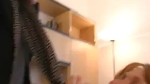 Bionda dalle tette grosse che si fa sfondare il culo e viene in faccia