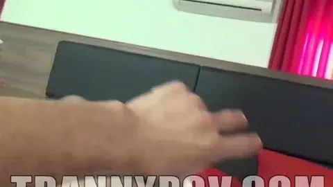 Bionda insaziabile che si fa penetrare da un cazzo lungo