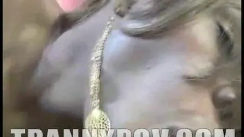 Ebony eccitata gode una chiavata da sballo