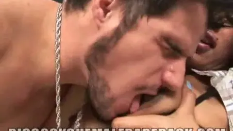 كاسيا كارفالو تُهاجمُ الشرجَ