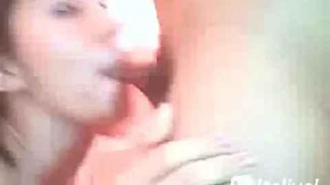 Pompinara arrapata succhia il cazzo duro